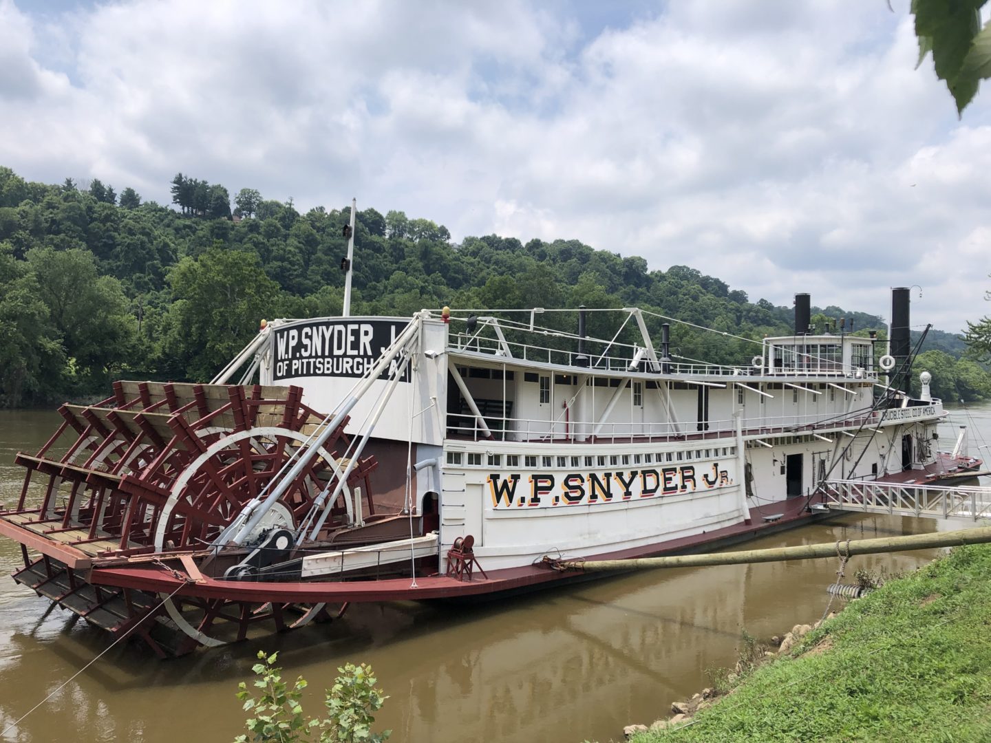 A landed shantyboat at Marietta’s Ohio River Museum A Secret History